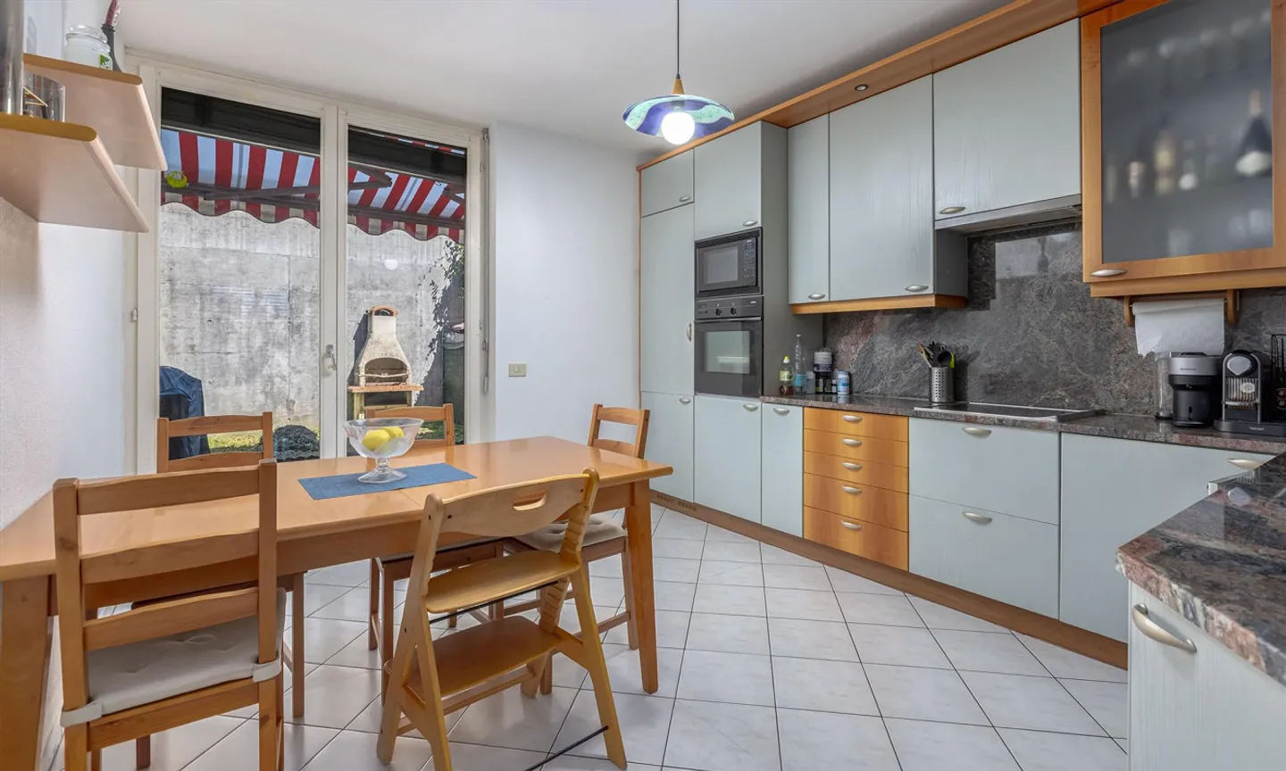 Spacious terraced house with 5.5 rooms and garden in Seseglio - Photo 3 of 9