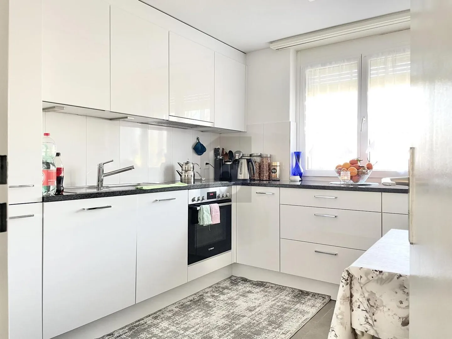 RÉNOVÉ RÉCEMMENT, AVEC UN GRAND BALCON, DANS UN BON EMPLACEMENT - Photo 4 sur 6