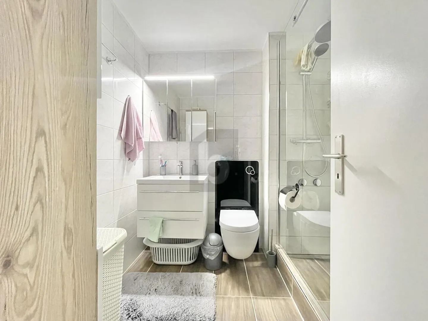 RÉNOVÉ RÉCEMMENT, AVEC UN GRAND BALCON, DANS UN BON EMPLACEMENT - Photo 5 sur 6