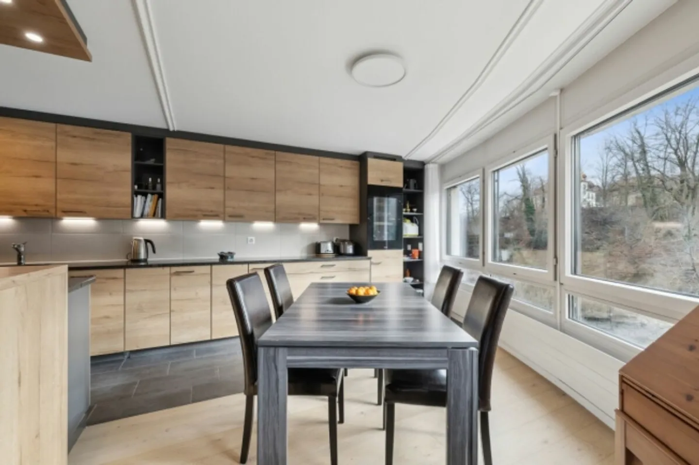 Vivere in città: appartamento di 3,5 stanze vicino alla stazione ferroviaria di Friburgo - Foto 2 di 13