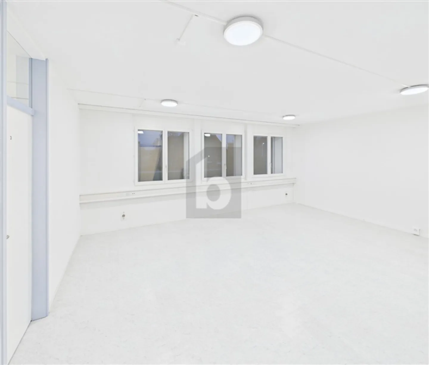 CENTRALLY LOCATED AND WELL EQUIPPED - Photo 1 of 6