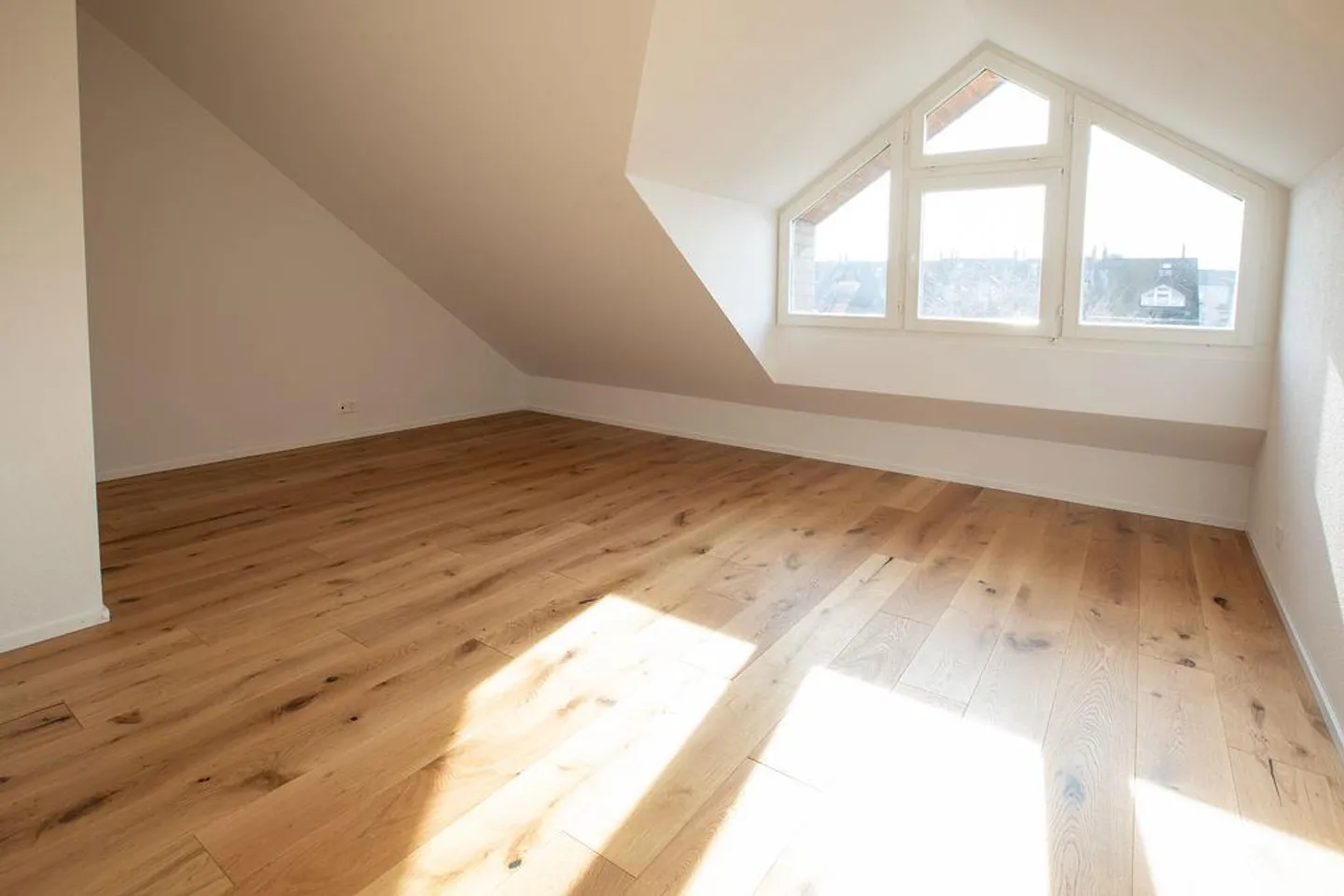 Charmantes Reihenhaus in Volketswil - Foto 3 von 8