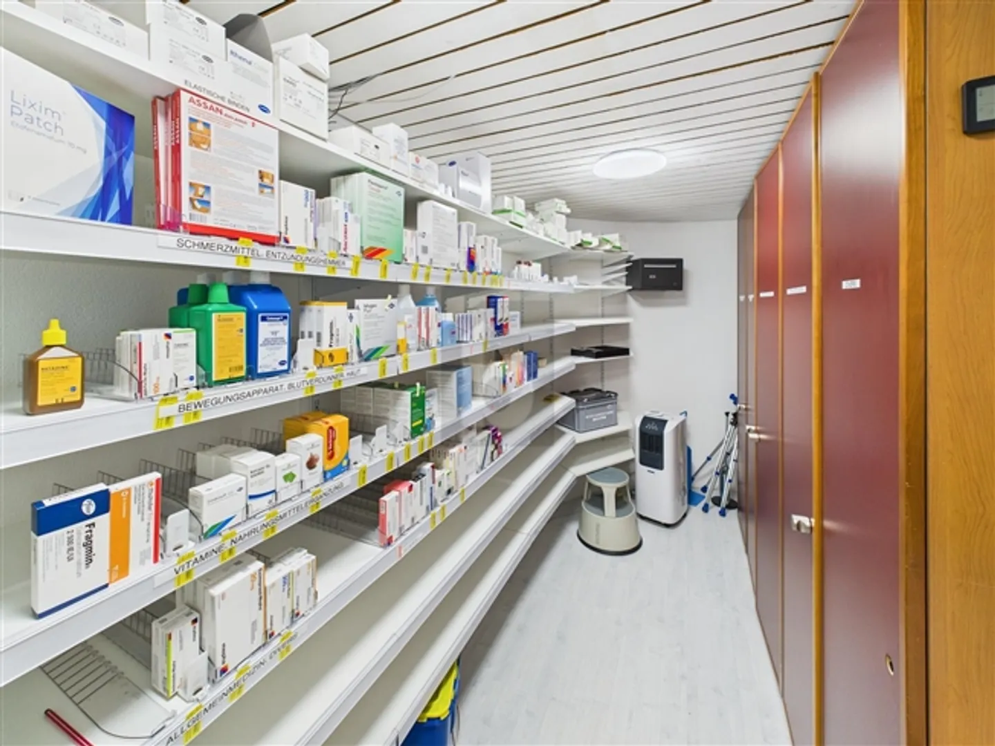 CENTRALLY LOCATED AND WELL EQUIPPED - Photo 2 of 6