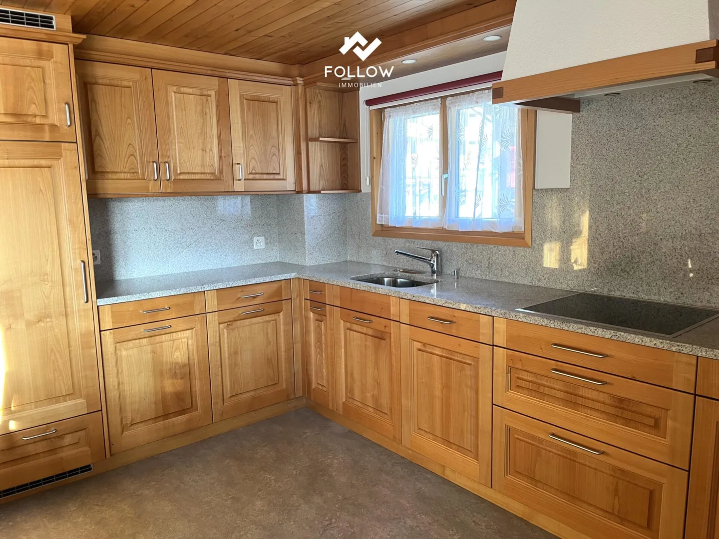 Ampio appartamento familiare di 4,5 locali con balcone e giardino nel centro del villaggio di Fiesch - Foto 1 di 6