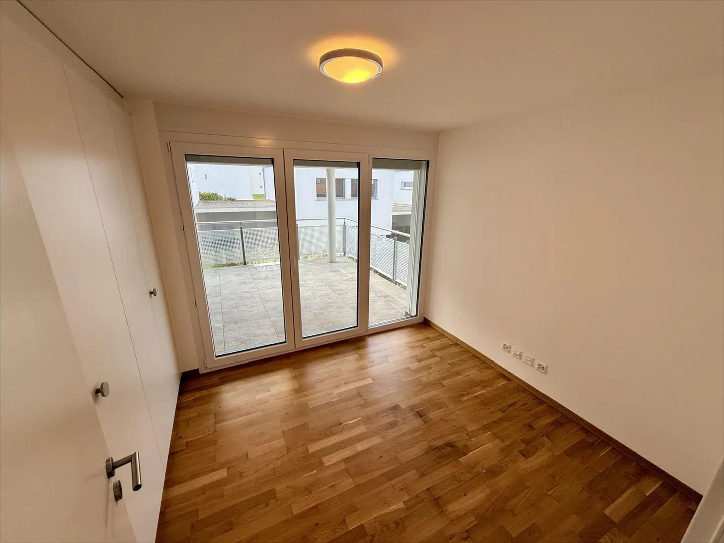 Charming 4.5-room apartment with balcony and lake view - Photo 5 of 7
