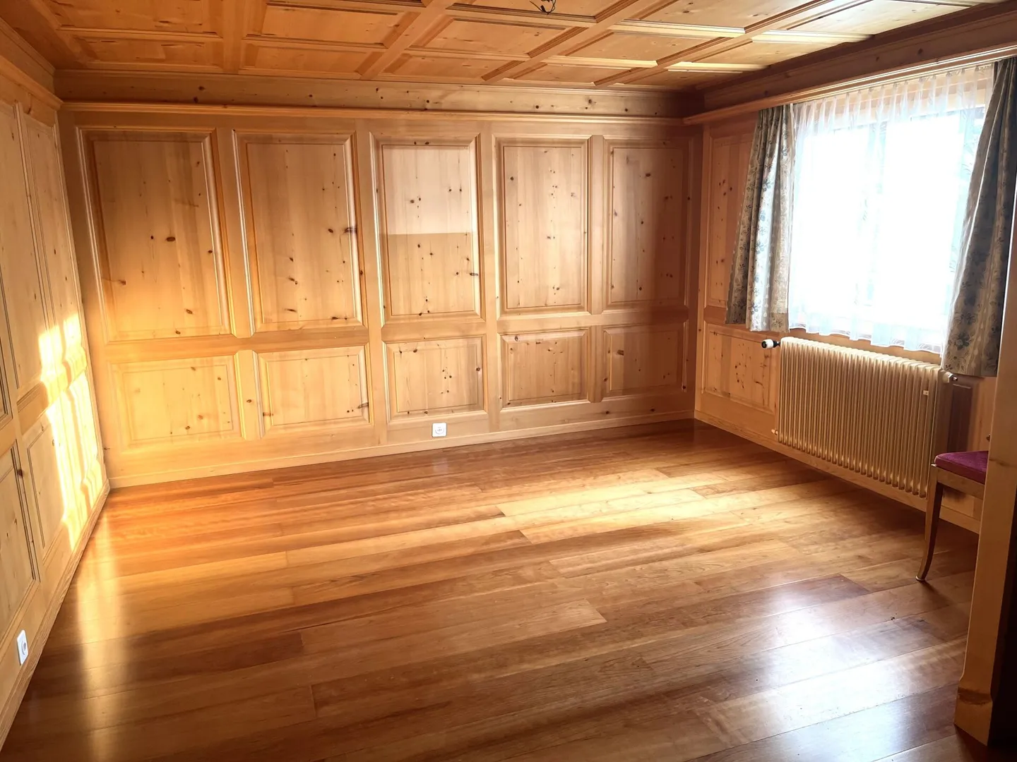 Ampio appartamento familiare di 4,5 locali con balcone e giardino nel centro del villaggio di Fiesch - Foto 4 di 6