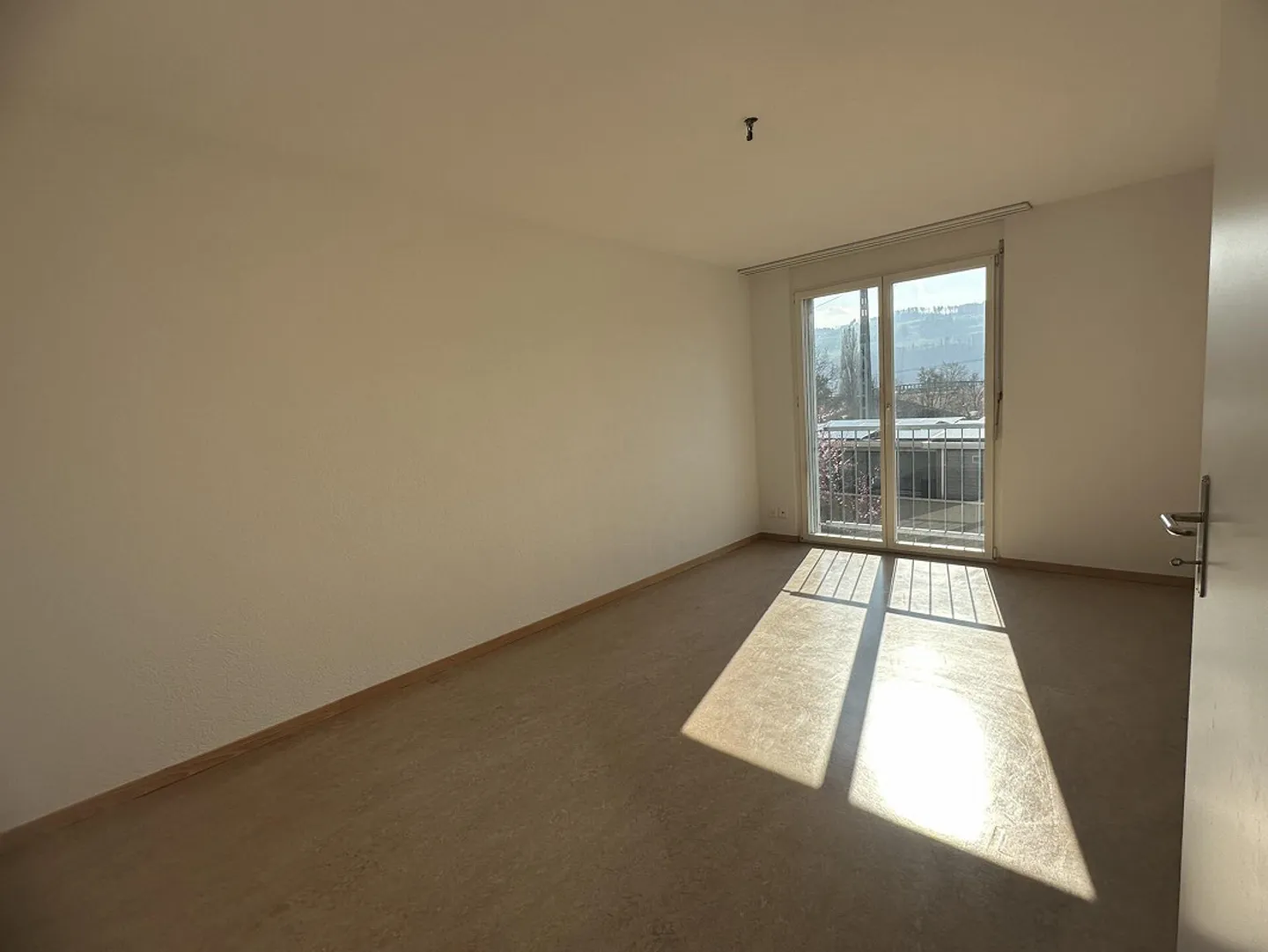 Appartamento luminoso 3.5 locali - Foto 5 di 11