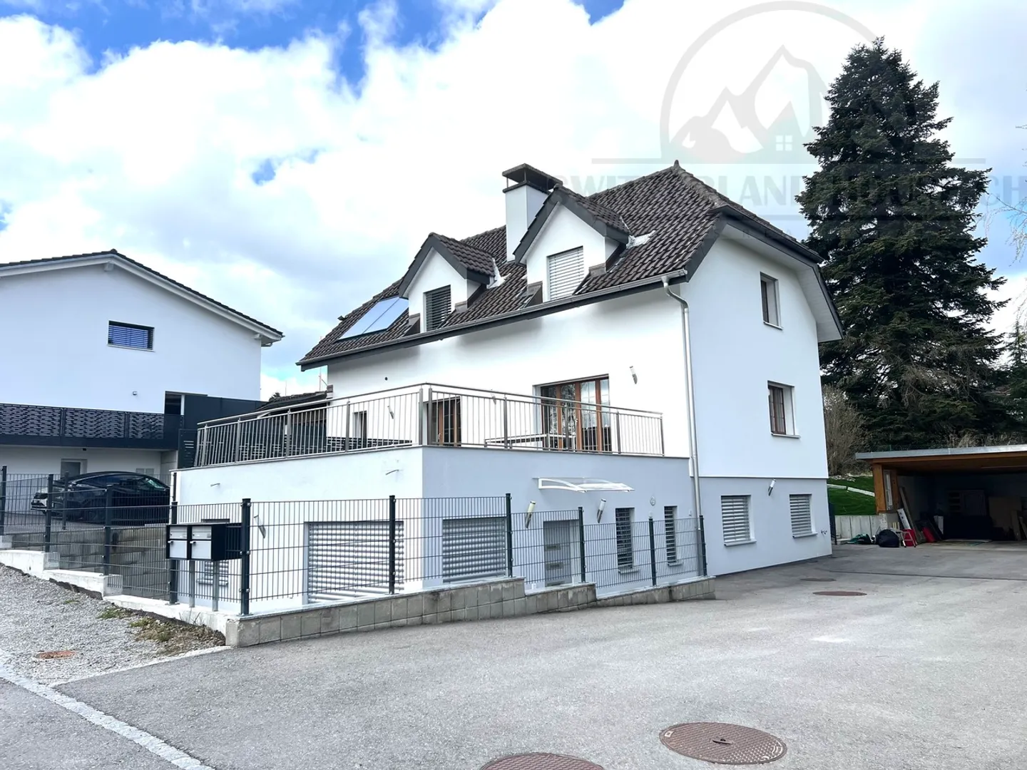 Wunderschöne Villa mit Aussicht in einem Wohngebiet in Neyruz - Foto 1 von 12