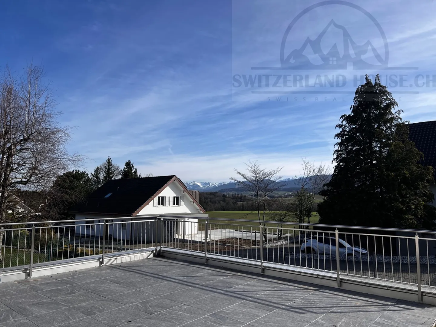 Wunderschöne Villa mit Aussicht in einem Wohngebiet in Neyruz - Foto 3 von 12