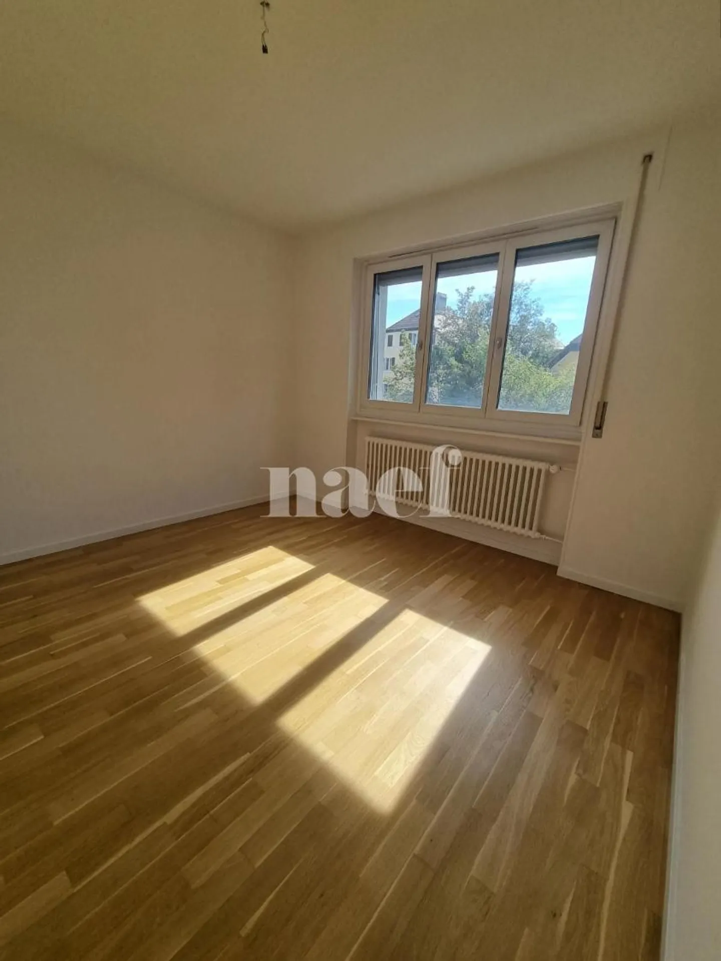 4 stanze recentemente ristrutturate vicino al centro con balcone - Foto 4 di 13