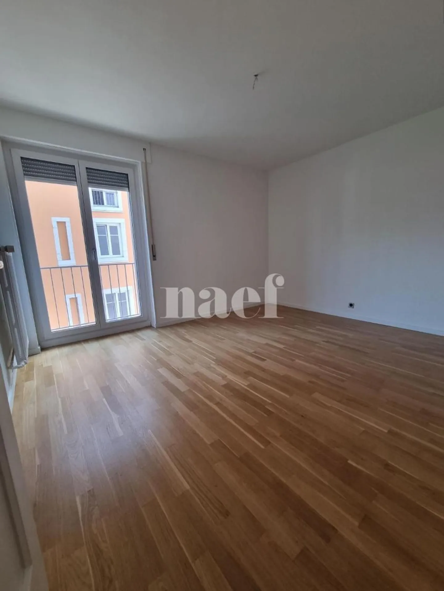 4 stanze recentemente ristrutturate vicino al centro con balcone - Foto 6 di 13