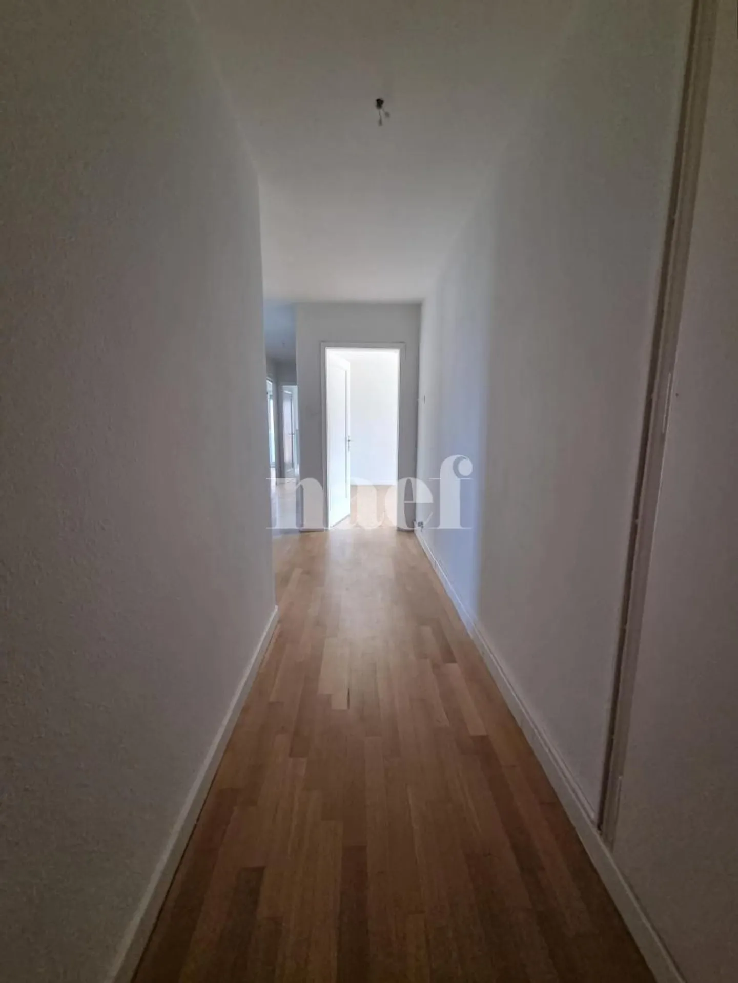 4 stanze recentemente ristrutturate vicino al centro con balcone - Foto 7 di 13