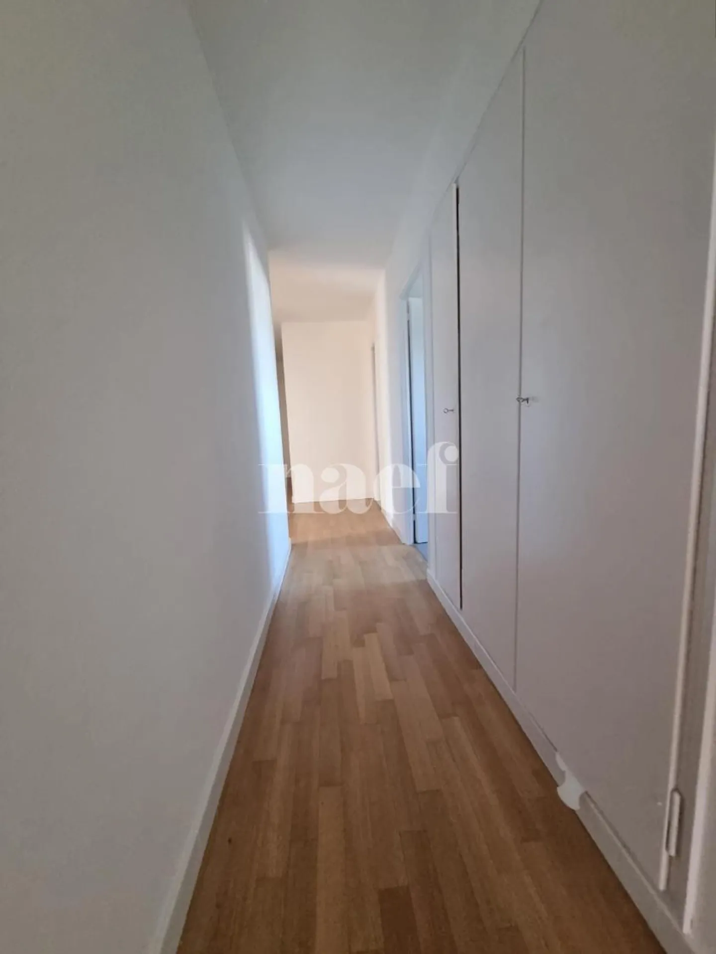 4 stanze recentemente ristrutturate vicino al centro con balcone - Foto 8 di 13