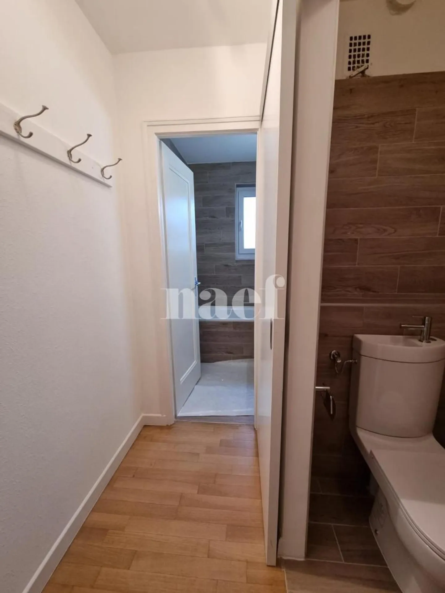 4 stanze recentemente ristrutturate vicino al centro con balcone - Foto 10 di 13