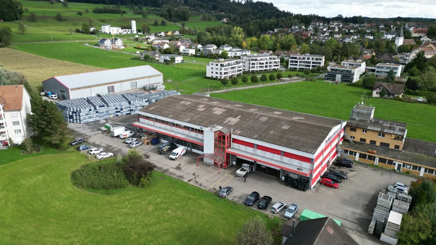 Edificio ad uso misto in affitto - Foto 2 di 13