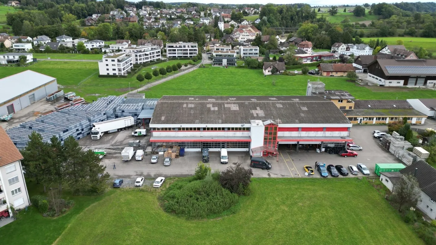 Edificio ad uso misto in affitto - Foto 3 di 13