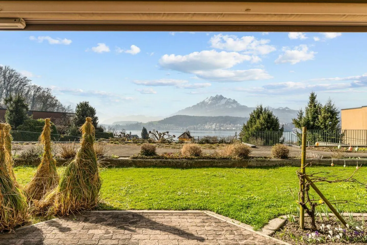 Garden Bijou with panoramic view of lake and mountains - Photo 1 of 6