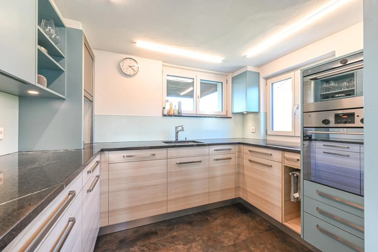 Vie lumineuse sur un grand terrain avec charme et grange - Photo 2 sur 7