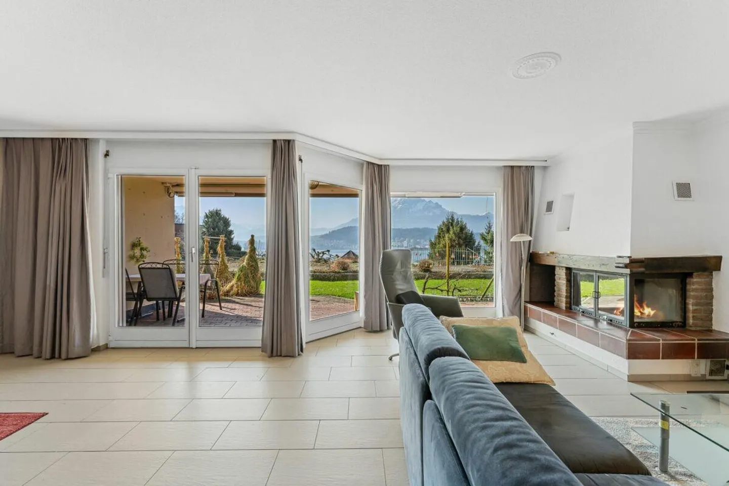 Garden Bijou with panoramic view of lake and mountains - Photo 3 of 6