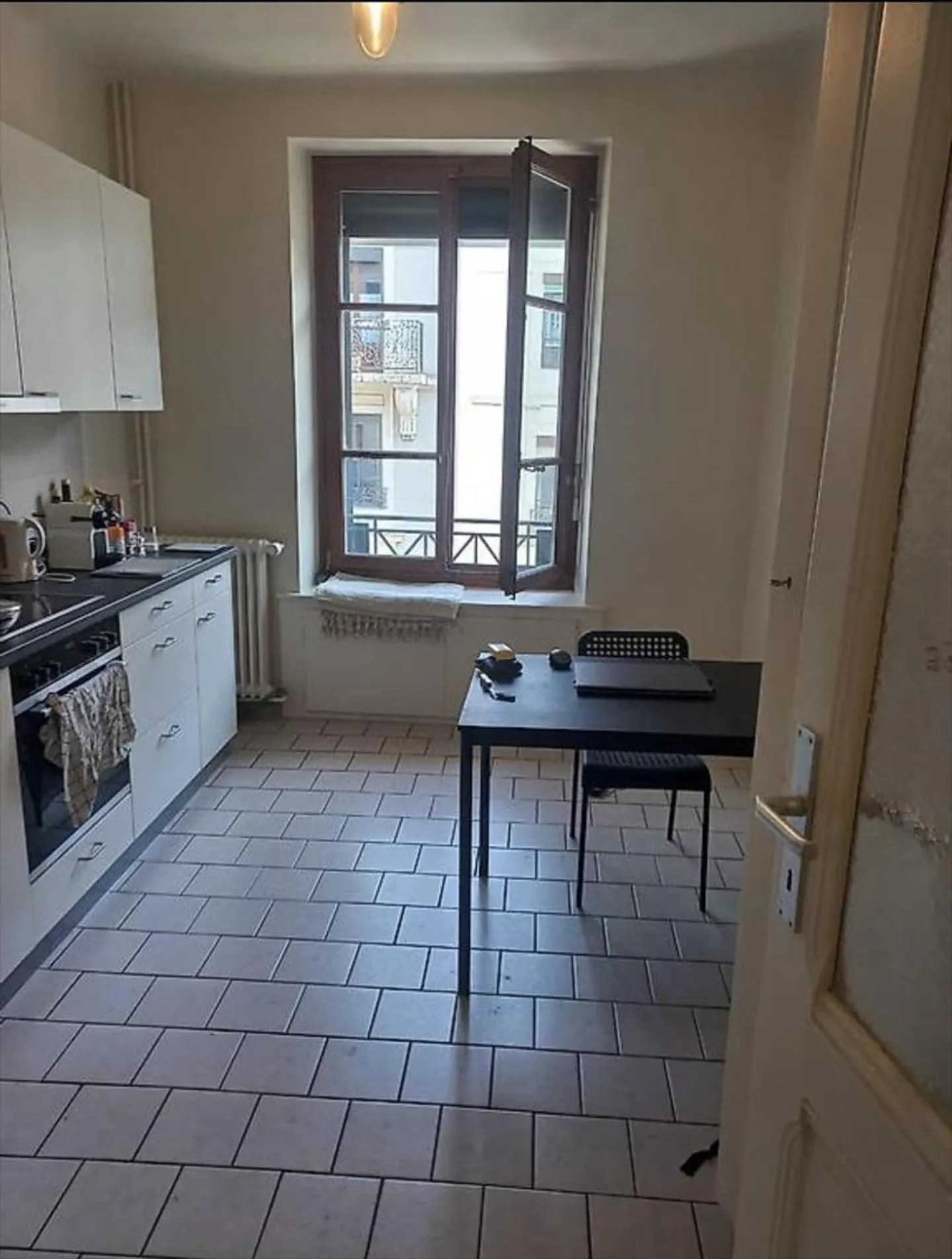 Bail charmant d'un appartement meublé de 2 pièces - Photo 2 sur 4