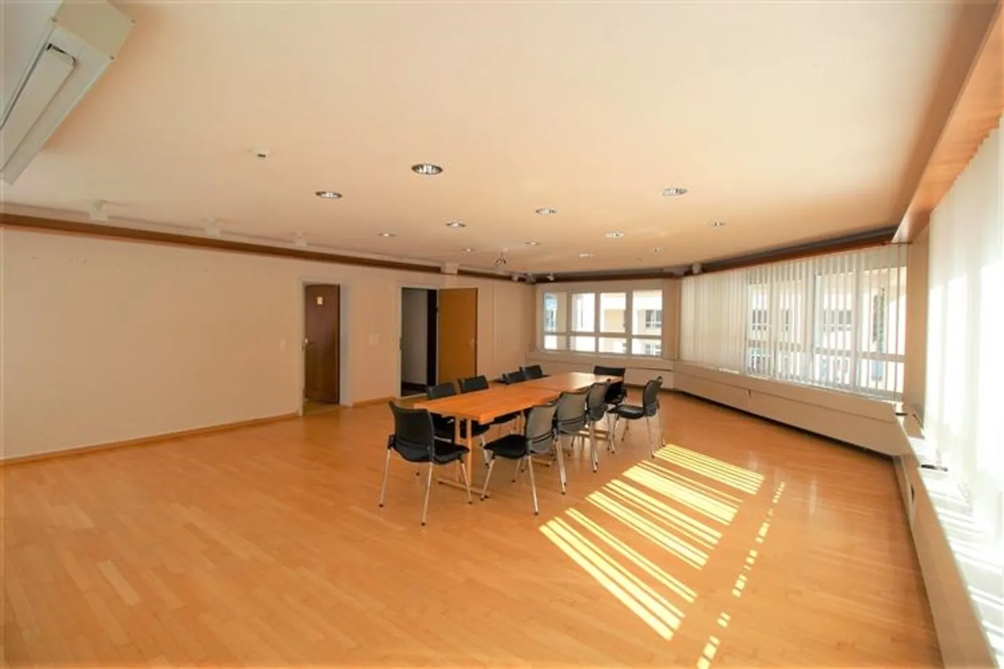 Office space for sale - Photo 2 of 9