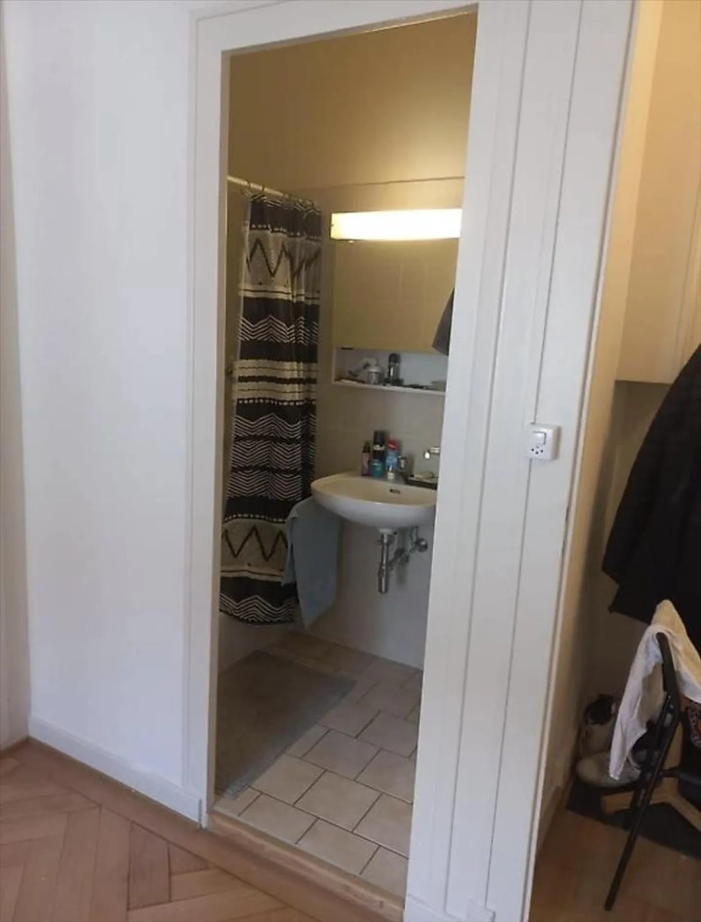 Bail charmant d'un appartement meublé de 2 pièces - Photo 3 sur 4