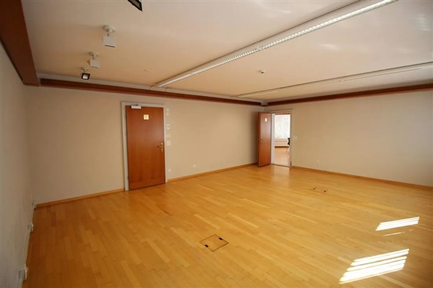 Office space for sale - Photo 4 of 9
