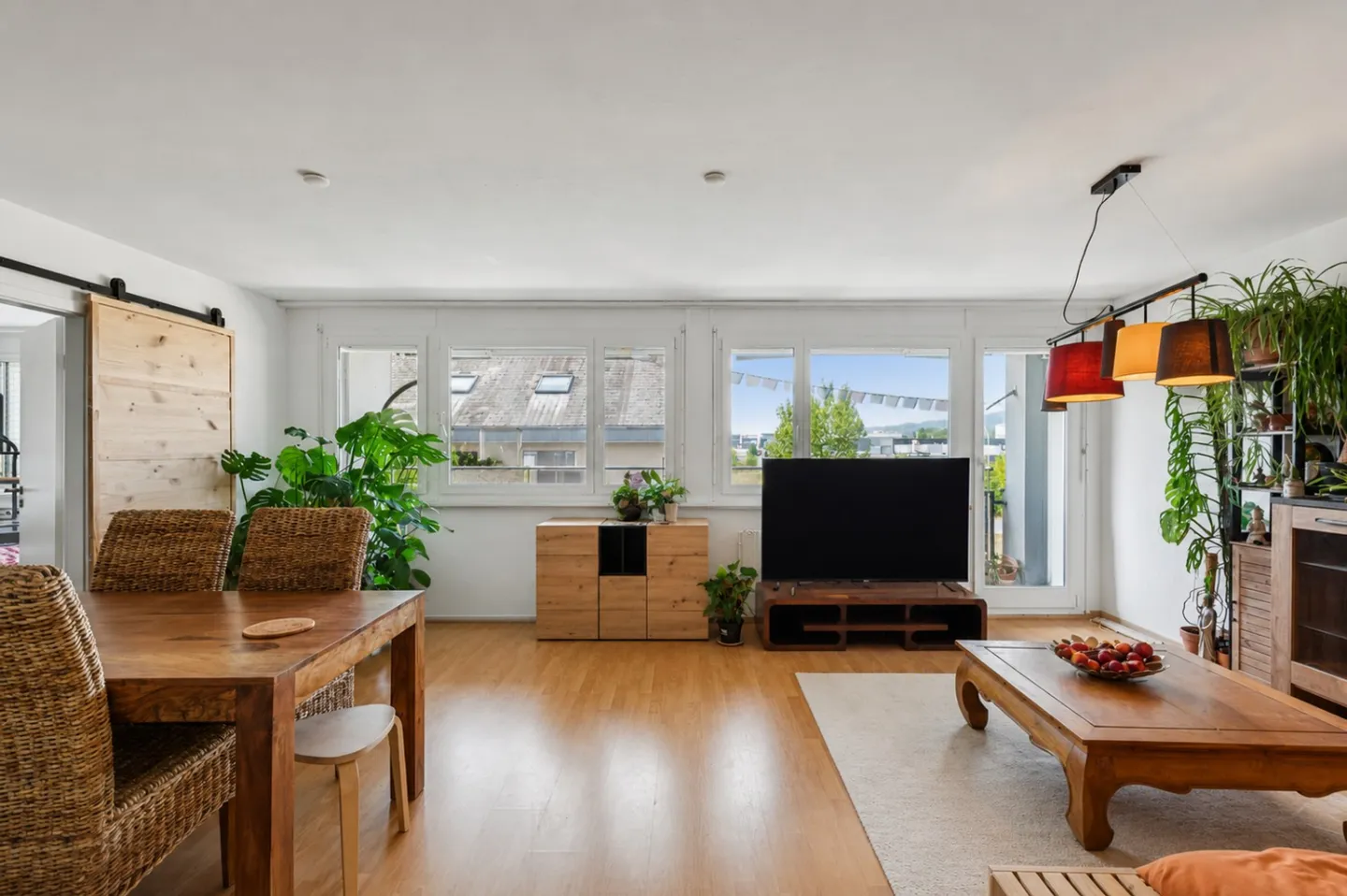 Spacious 5.5-room apartment on the top floor with terrace and 2 - Photo 1 of 13