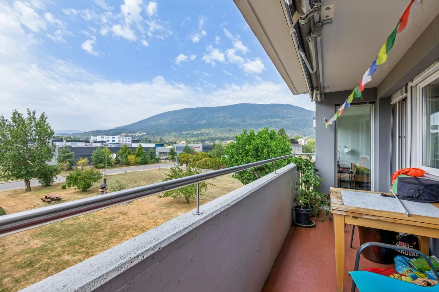 Spacious 5.5-room apartment on the top floor with terrace and 2 - Photo 4 of 13