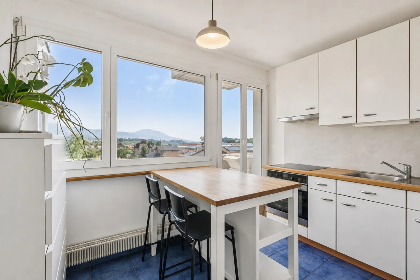 Spacious 5.5-room apartment on the top floor with terrace and 2 - Photo 5 of 13