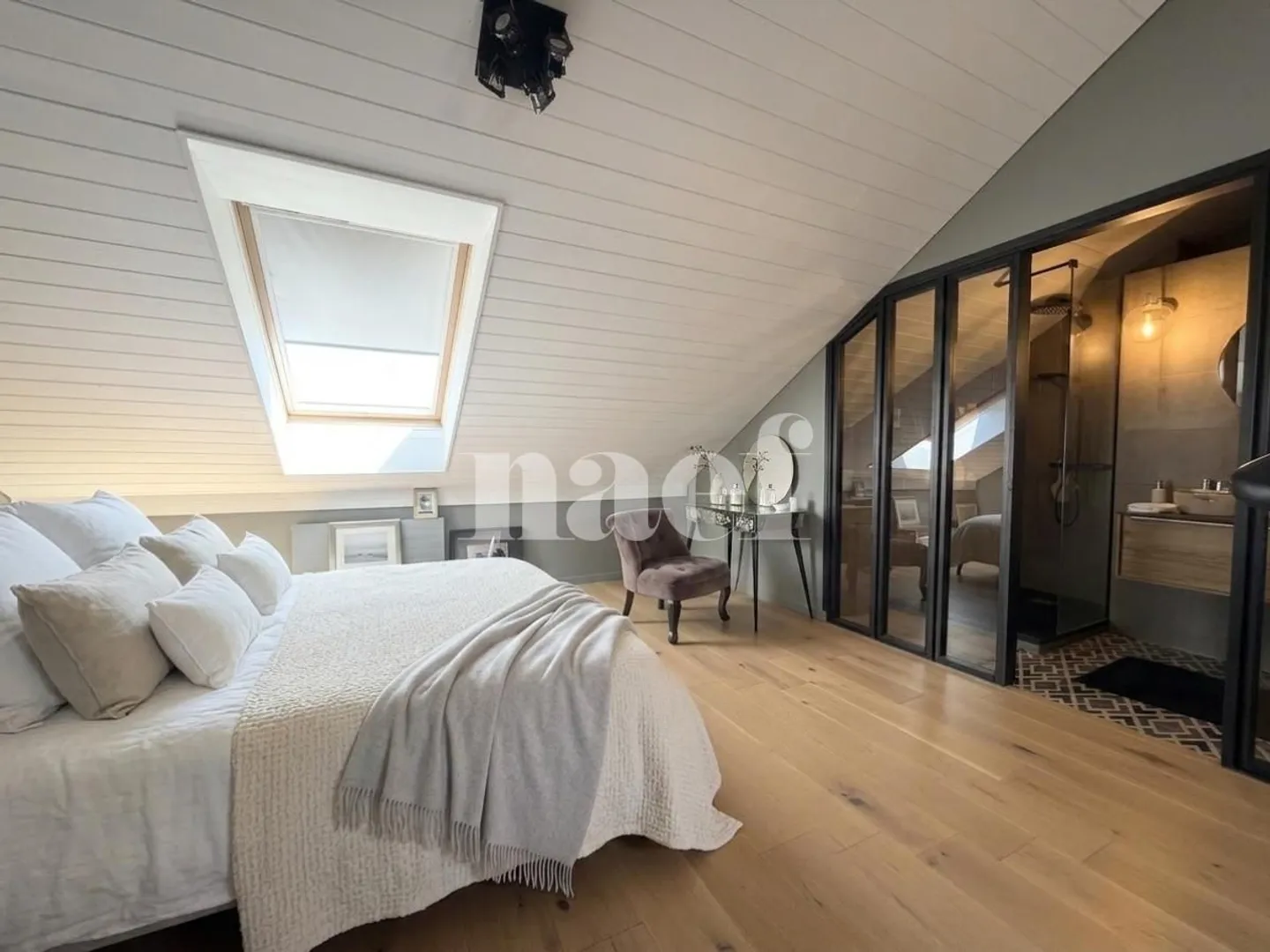 Duplex spacieux avec vue sur le lac - Photo 10 sur 13