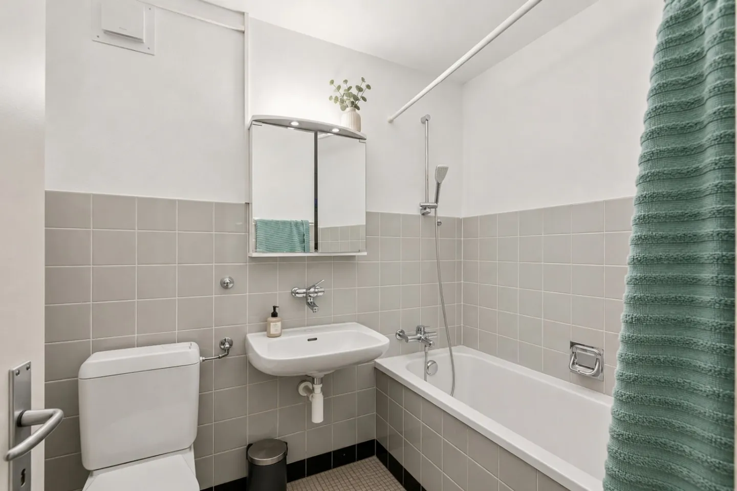 Spacious 5.5-room apartment on the top floor with terrace and 2 - Photo 7 of 13