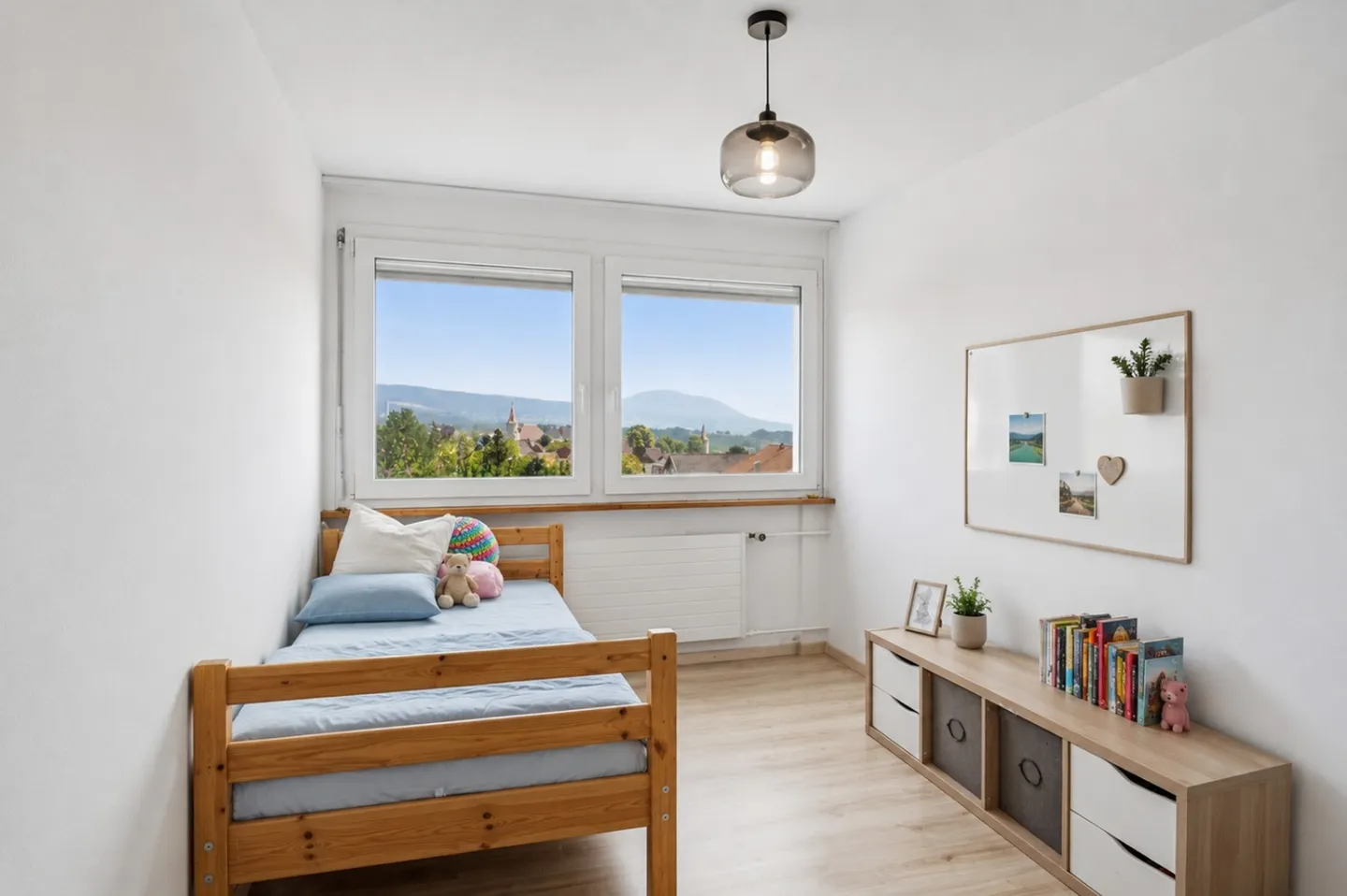 Spacious 5.5-room apartment on the top floor with terrace and 2 - Photo 10 of 13