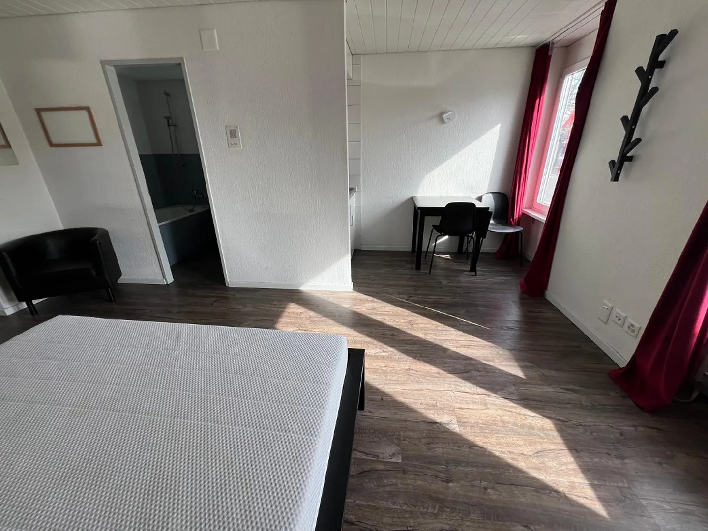 Furnished Studio in a Very Central Location - Photo 3 of 8