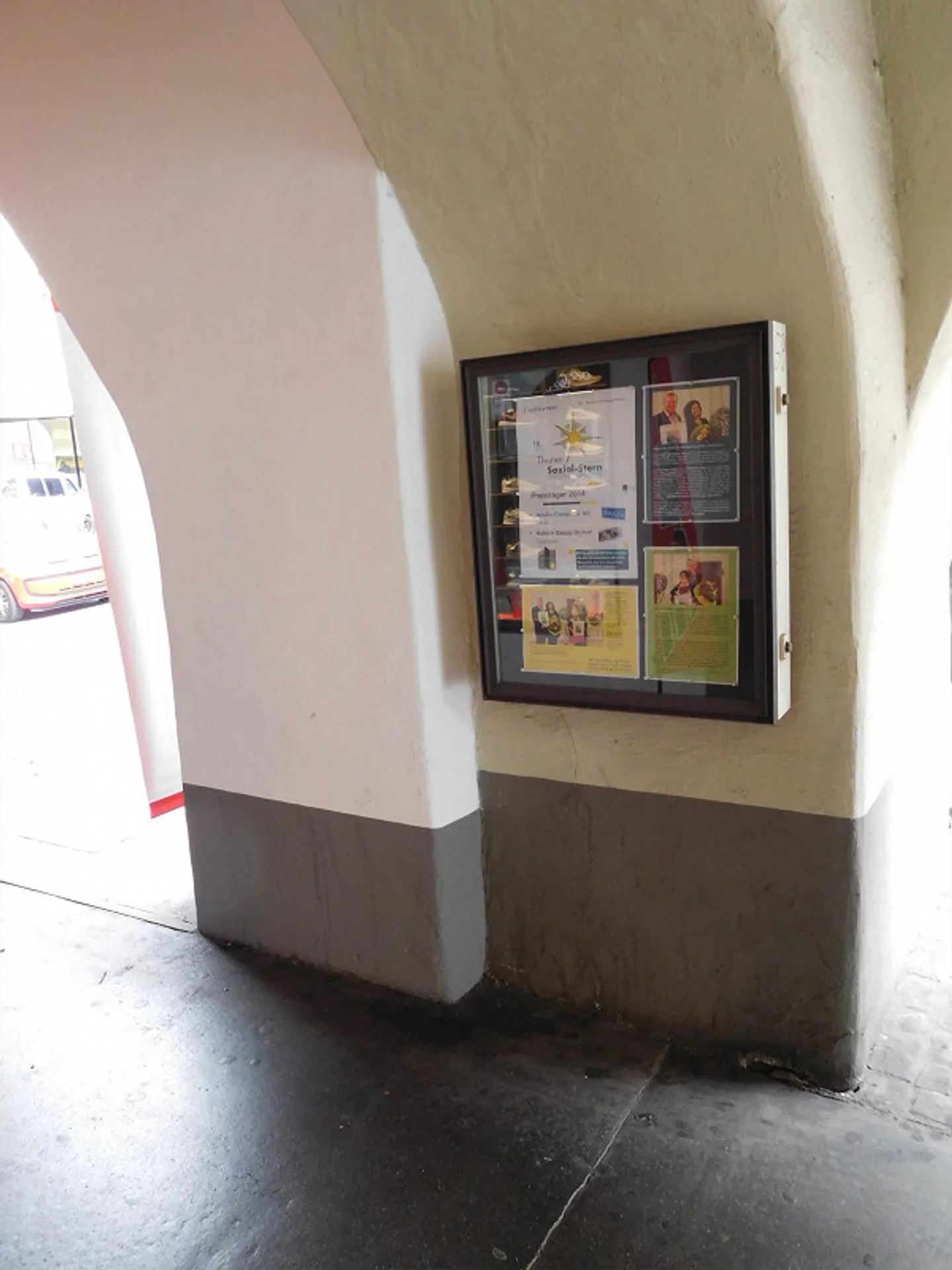 Vetrina a Bälliz - la tua pubblicità sarà ben accolta qui! - Foto 1 di 2