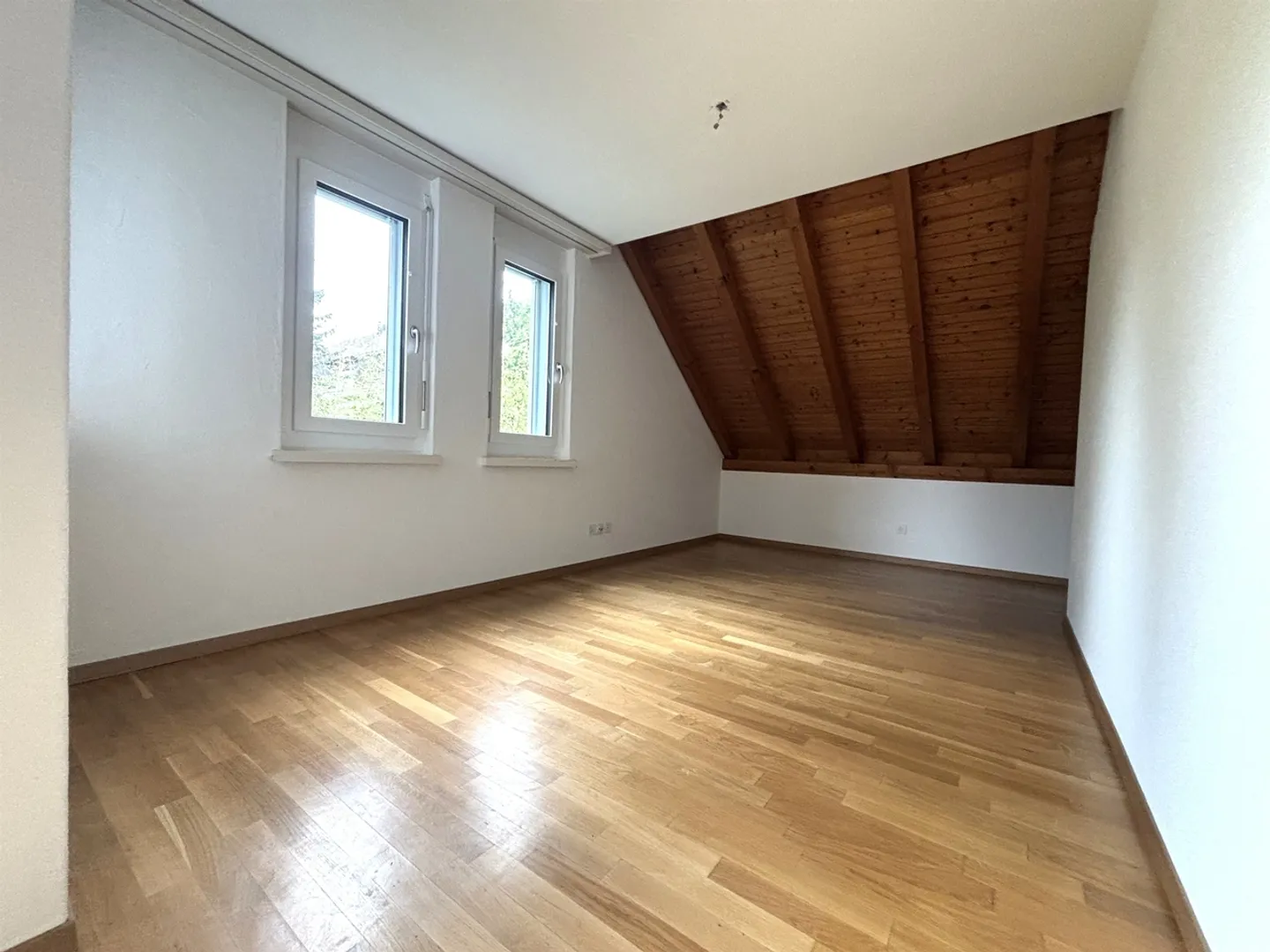 Spacious Maisonette Apartment Seeks New Tenants! - Photo 4 of 11