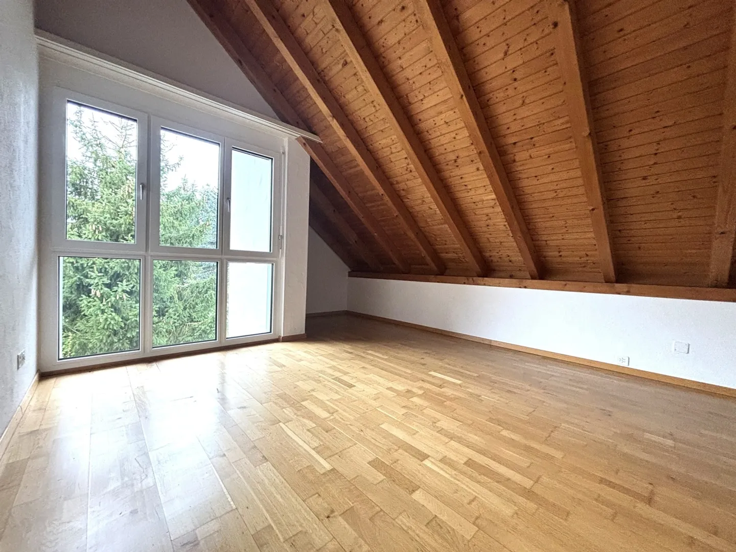 Spacious Maisonette Apartment Seeks New Tenants! - Photo 5 of 11