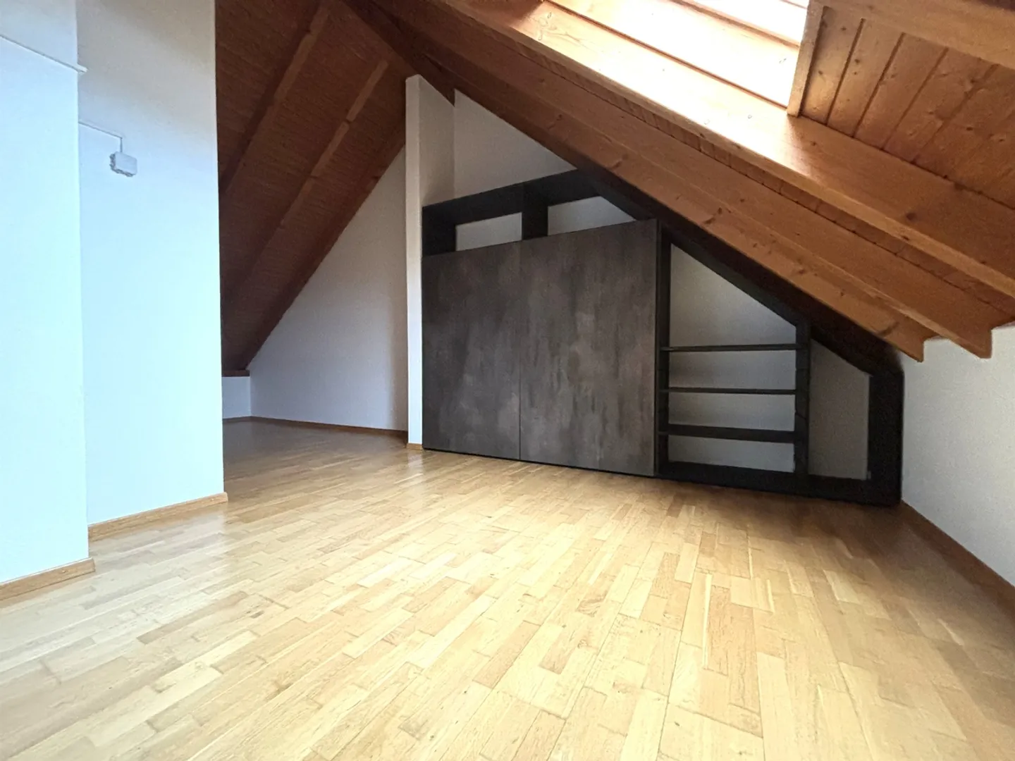 Spacious Maisonette Apartment Seeks New Tenants! - Photo 7 of 11