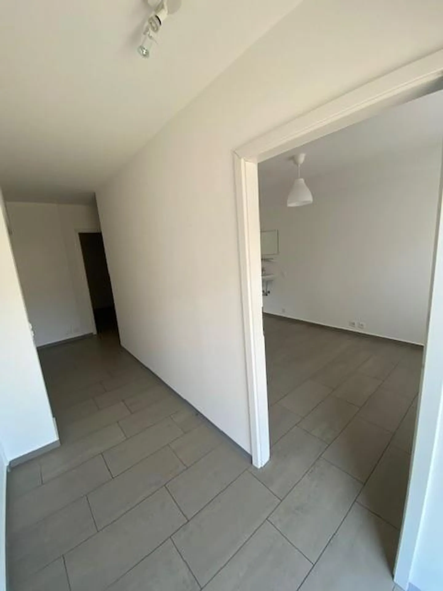 Location de local pour institut de beauté/bureau/coiffeur/physiothérapie - Photo 2 sur 5