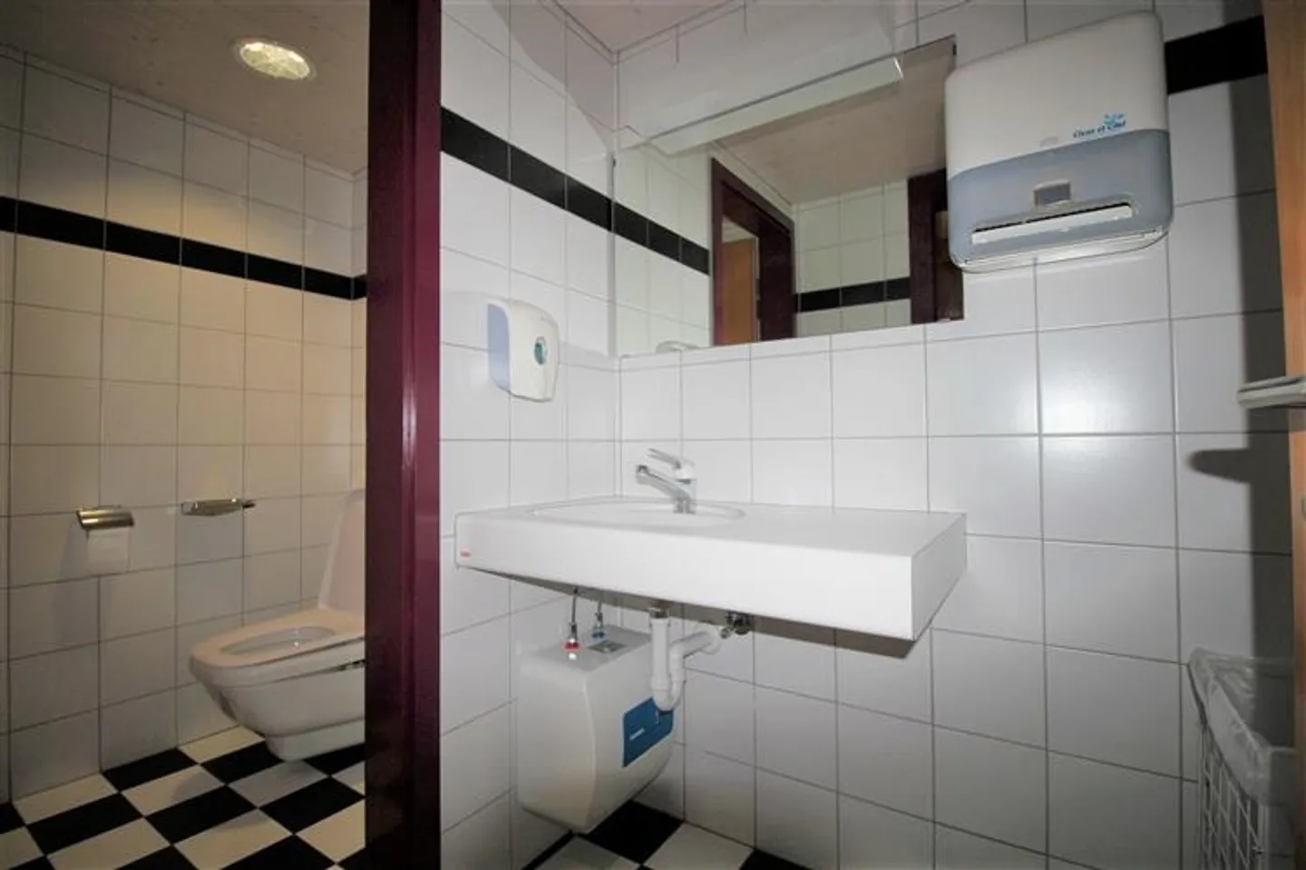 Office space for sale - Photo 7 of 9