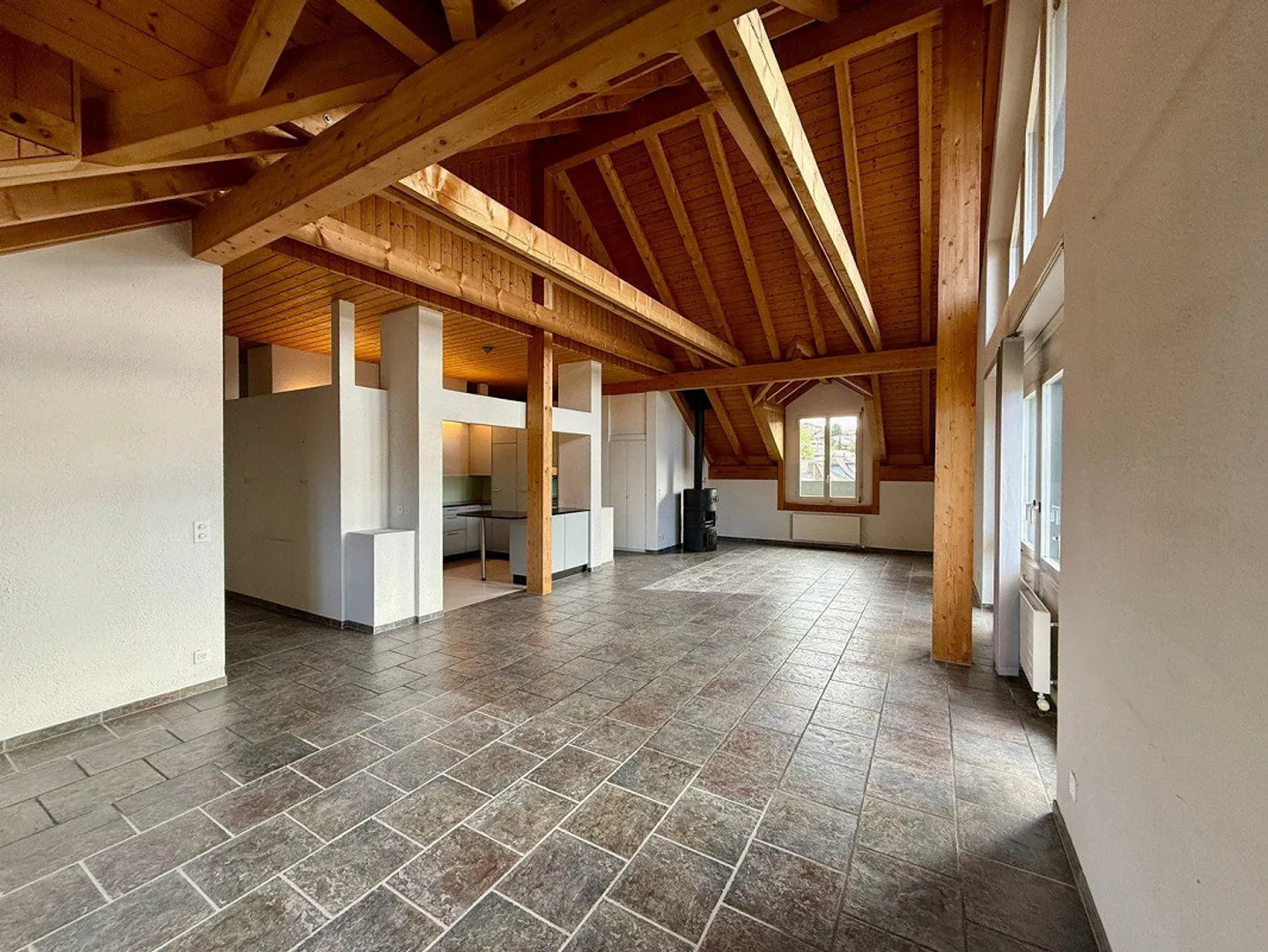 Grosszügige und helle 4.5 Zimmer-Dachwohnung - Foto 2 von 13