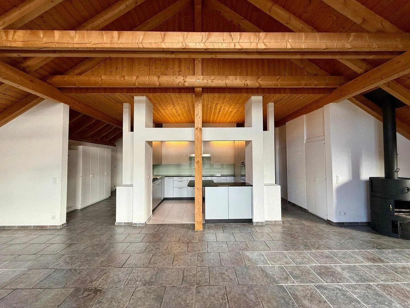 Grosszügige und helle 4.5 Zimmer-Dachwohnung - Foto 3 von 13