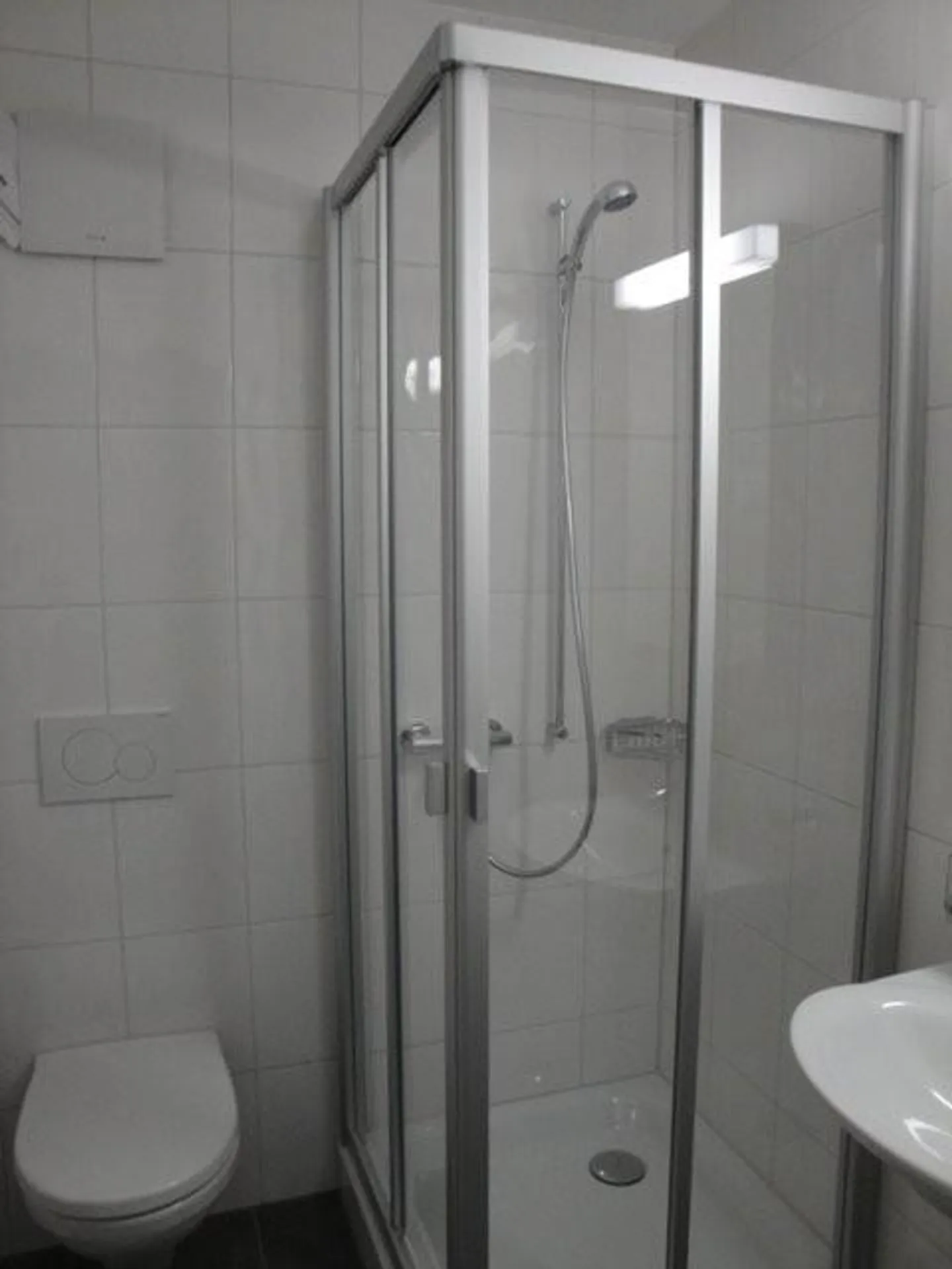 Top modern 4.5-room penthouse apartment in Boll - Photo 3 of 5