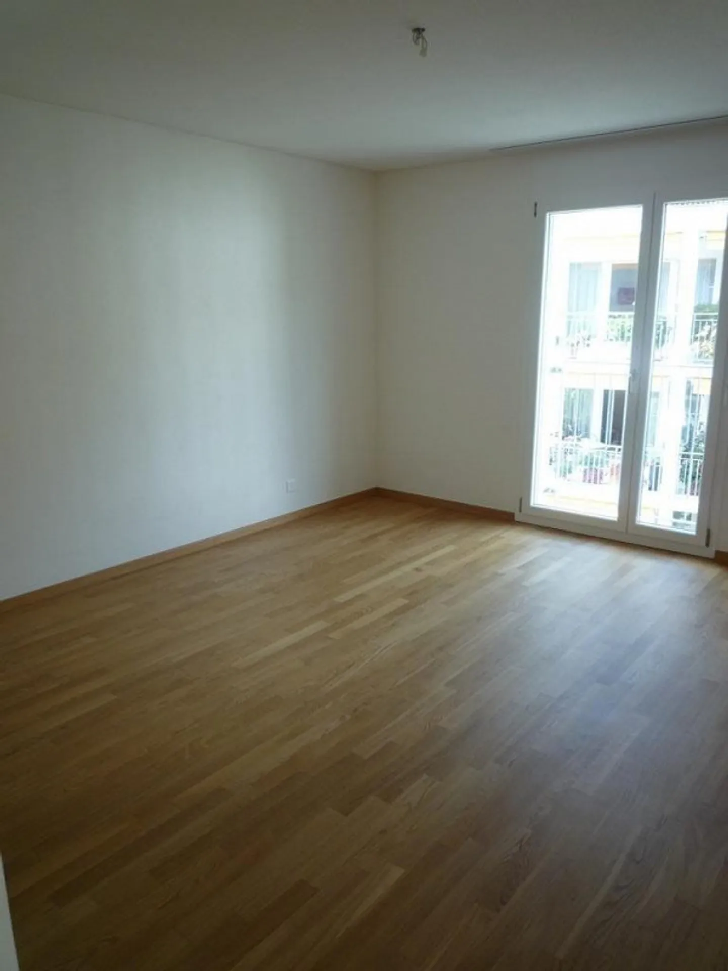 Top modern 4.5-room penthouse apartment in Boll - Photo 4 of 5