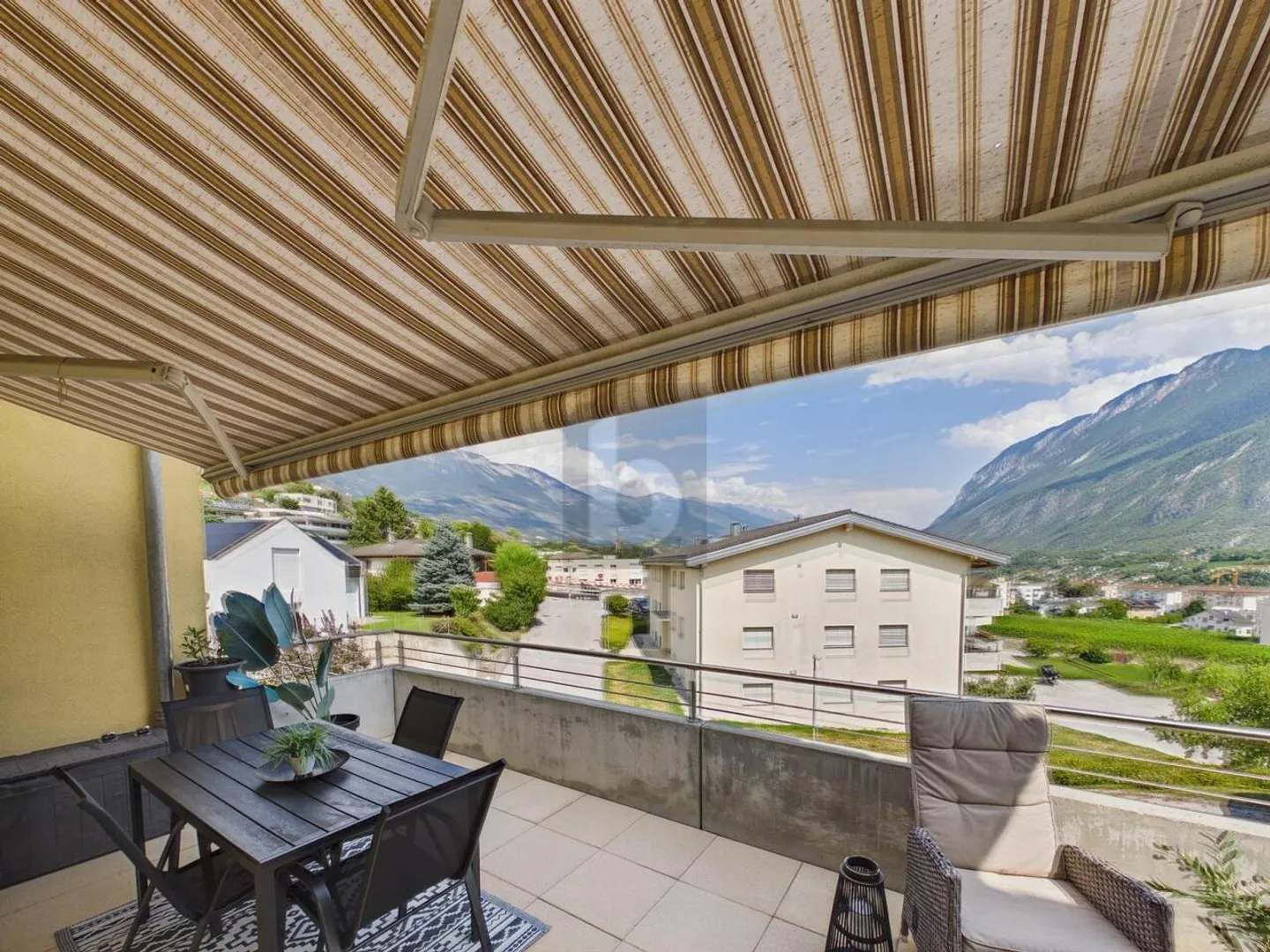 TERRASSE AVEC VUE SUR LES ALPES - Photo 4 sur 6