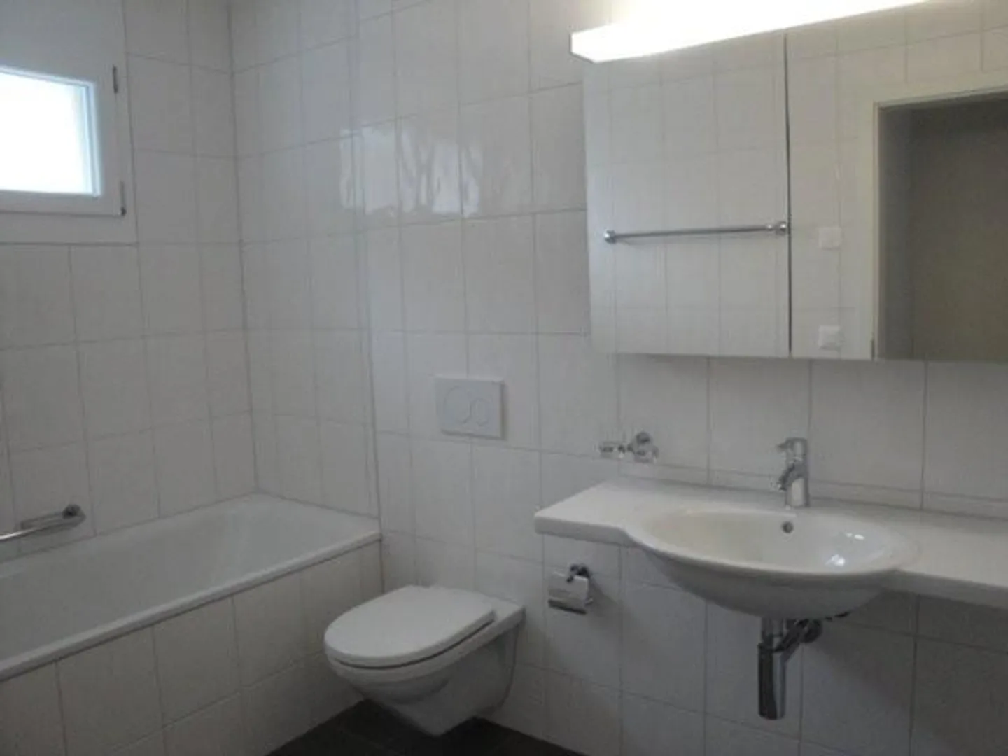 Top modern 4.5-room penthouse apartment in Boll - Photo 5 of 5