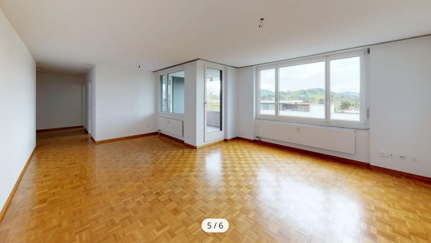 Preiswerte 5.5-Zimmer-Wohnung mit Balkon und Weitsicht - Foto 2 von 9
