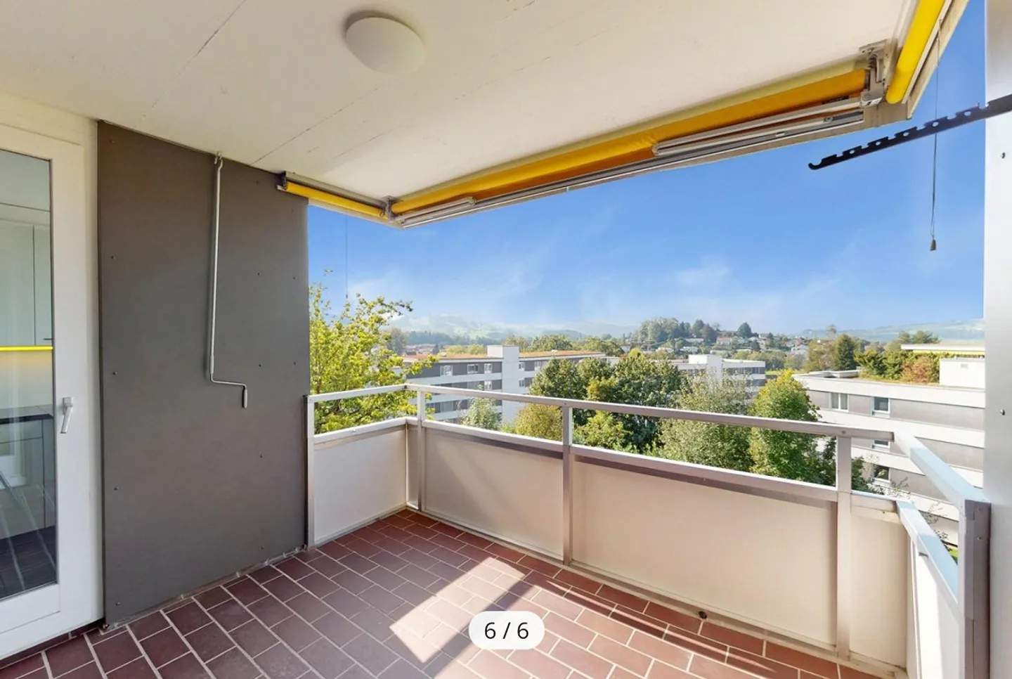 Preiswerte 5.5-Zimmer-Wohnung mit Balkon und Weitsicht - Foto 4 von 9