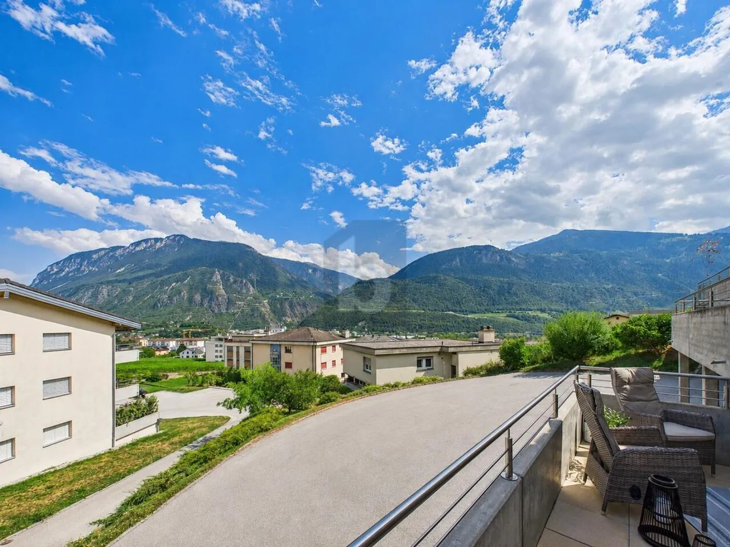 TERRASSE AVEC VUE SUR LES ALPES - Photo 5 sur 6