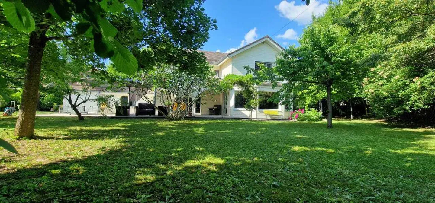 Villa spacieuse avec jardin magnifique - Photo 1 sur 23